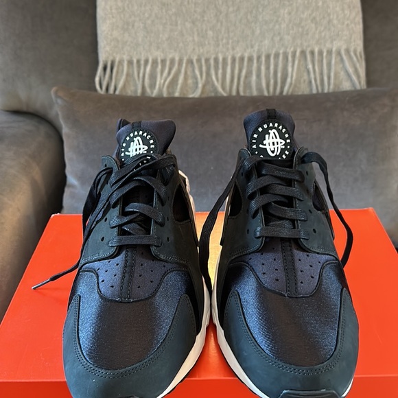 Men's size 13 Black Nike Air Huarache - Picture 2 of 5